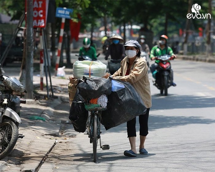 Hà Nội nắng nóng 40 độ: Làm từ 5h sáng, 9h đã thở dốc muốn ngất ngay tại chỗ làm-12