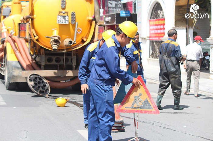 Hà Nội nắng nóng 40 độ: Làm từ 5h sáng, 9h đã thở dốc muốn ngất ngay tại chỗ làm-13