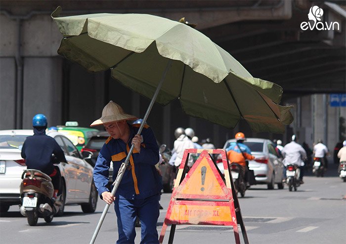 Hà Nội nắng nóng 40 độ: Làm từ 5h sáng, 9h đã thở dốc muốn ngất ngay tại chỗ làm-14