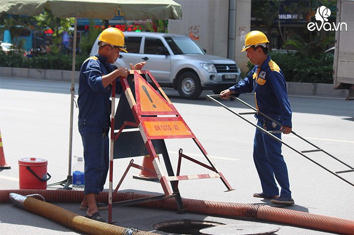 Hà Nội nắng nóng 40 độ: Làm từ 5h sáng, 9h đã thở dốc muốn ngất ngay tại chỗ làm-15