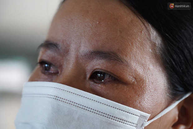 Bệnh nhân Covid-19 ở Mê Linh khỏi bệnh: Từ khi vào đây đã 1 tháng rồi, ai cũng được về nhà, còn mỗi mình tôi nằm đến tận trưa hôm qua vẫn khóc”-1