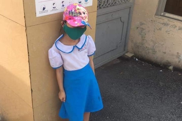 Vụ học sinh lớp 1 bị phê bình vì đến trường sớm: Không phải do yêu cầu của Nhà trường và giáo viên chủ nhiệm, cháu được Sao đỏ hướng dẫn vào lớp nhưng đã đi ra ngoài cổng trường-2