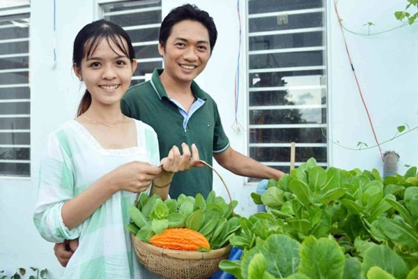 Gặp siêu nhân trồng dưa trên sân thượng, với kinh nghiệm trồng cây nào trĩu quả cây đó đáng ngưỡng mộ ở Sài Gòn-30