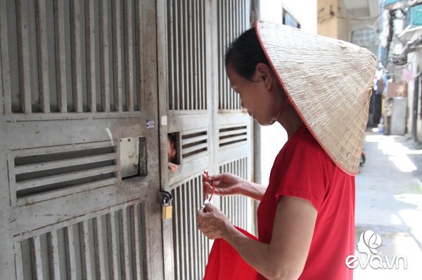 Ánh mắt sau song sắt của 3 đứa trẻ không được đến trường, không được khai sinh giữa Hà Nội-3