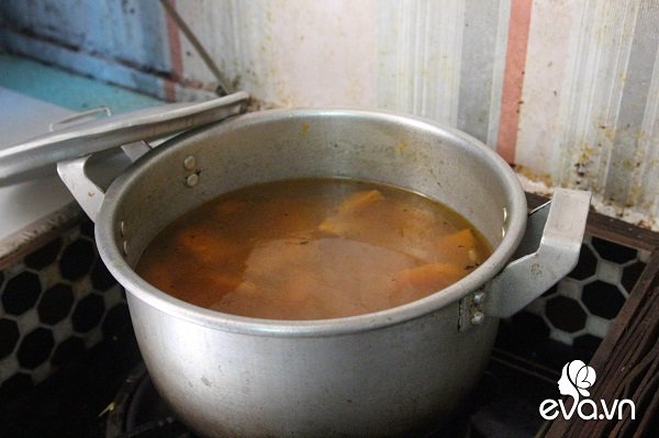 Ánh mắt sau song sắt của 3 đứa trẻ không được đến trường, không được khai sinh giữa Hà Nội-9