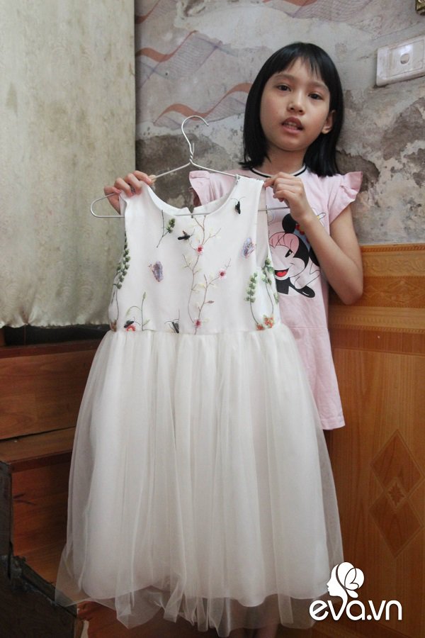 Ánh mắt sau song sắt của 3 đứa trẻ không được đến trường, không được khai sinh giữa Hà Nội-14