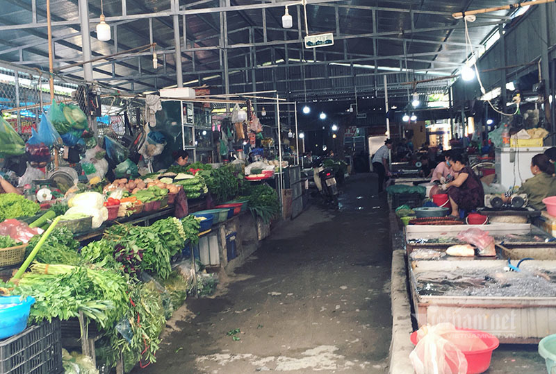 Nắng đổ lửa, chợ vắng tanh, hoa quả đắp chăn giữa trời 40 độ-2