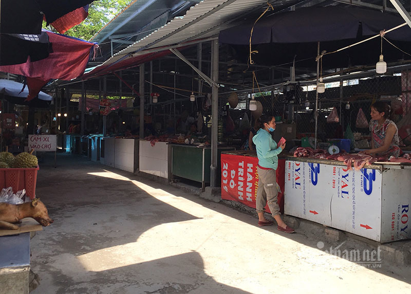 Nắng đổ lửa, chợ vắng tanh, hoa quả đắp chăn giữa trời 40 độ-3