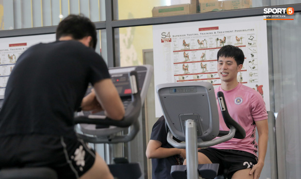 Nỗi khổ không dám ăn của tuyển thủ Việt Nam: Hít không khí, uống nước lọc cũng béo-2