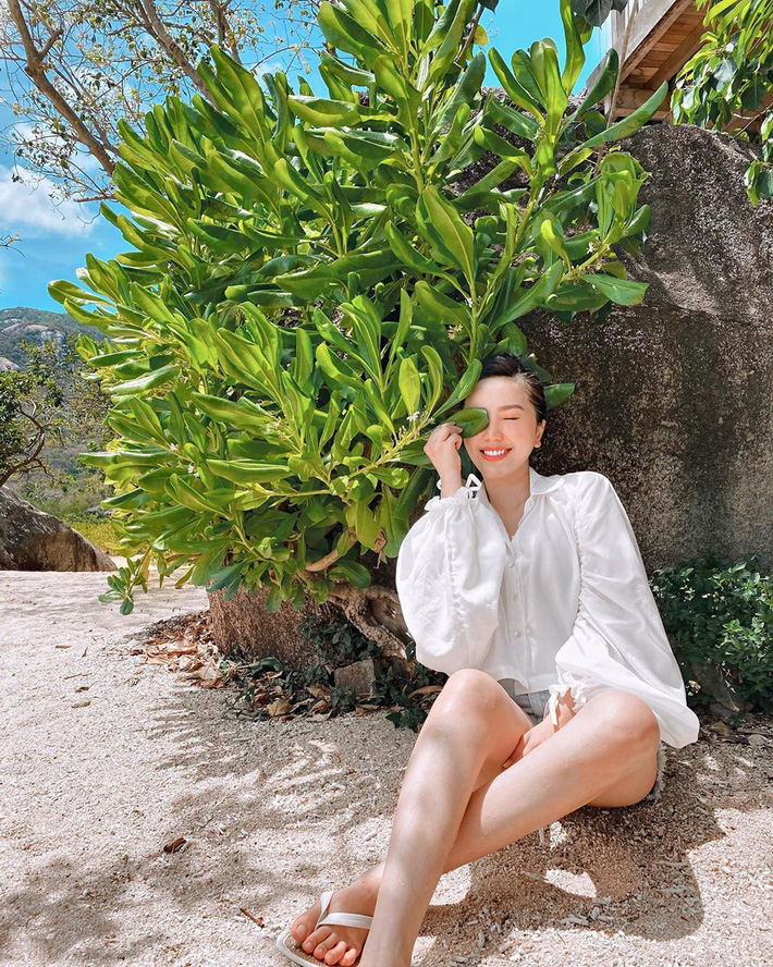 11 set đồ mát mẻ sành điệu nhưng lại đơn giản level max” của sao Việt, chị em muốn copy chỉ là chuyện nhỏ!-5