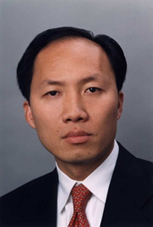 Tỷ phú gốc Việt từng khiến TT Trump nóng mặt, bỏ Hoa hậu lấy em gái Cẩm Ly-1