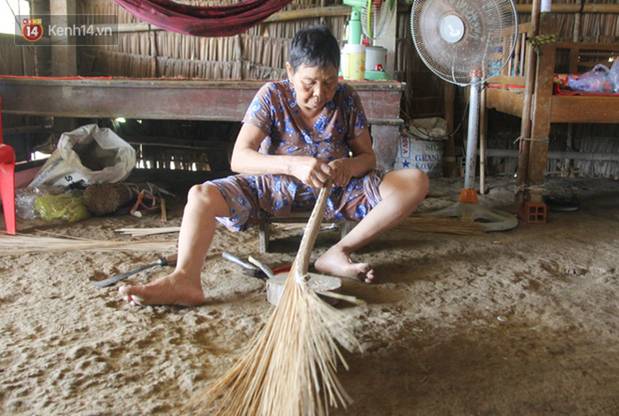 Vợ mất trên bàn mổ khi vừa sinh con gái, chồng chết lặng ôm 2 con khờ dại: Con bé cứ hỏi chừng nào mẹ mới dậy chơi với em-6