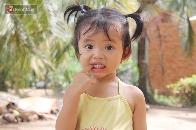 Vợ mất trên bàn mổ khi vừa sinh con gái, chồng chết lặng ôm 2 con khờ dại: Con bé cứ hỏi chừng nào mẹ mới dậy chơi với em-8