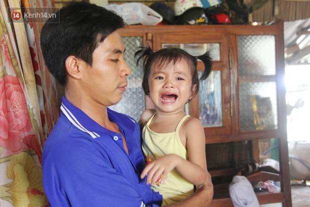 Vợ mất trên bàn mổ khi vừa sinh con gái, chồng chết lặng ôm 2 con khờ dại: Con bé cứ hỏi chừng nào mẹ mới dậy chơi với em-12