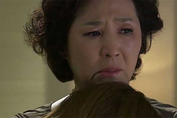 Thấy con khóc chồng không dỗ lại cằn nhằn ăn với trông con không xong, tôi ném bình sữa xuống tuyên bố một câu anh hết hồn-2