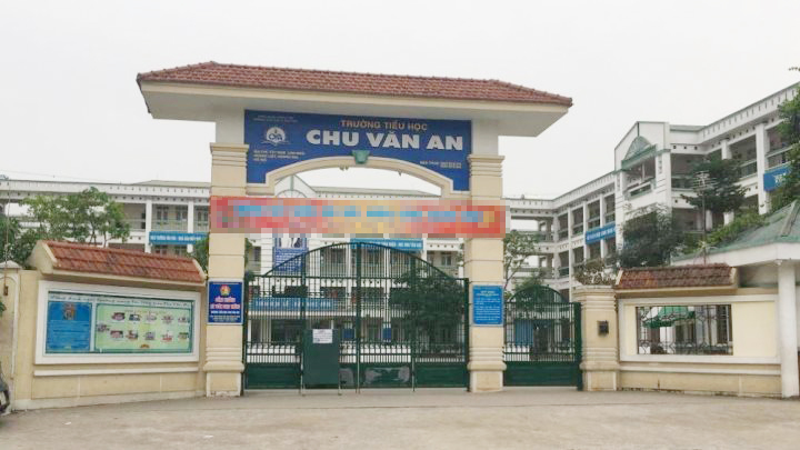 Phụ huynh ở Hà Nội phản ánh cô giáo không cho học sinh quay lại trong trường sau giờ tan học khiến con phải lang thang ngoài đường-5