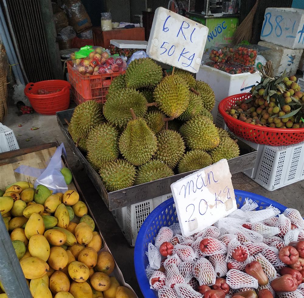 Sầu riêng ở Sài Gòn chẳng cần giải cứu mà nhiều nơi vẫn bán giá siêu mềm-11