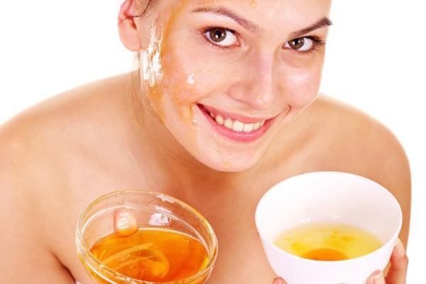 Ít ai biết rằng sử dụng mật ong để thoa mặt mỗi ngày, có thể trị tàn nhang, làm trắng da và giúp da mềm mại-5