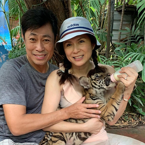 Mỹ nhân Thần điêu đại hiệp: Kiên cường chiến đấu với ung thư và cuộc sống hạnh phúc tuổi 50-16