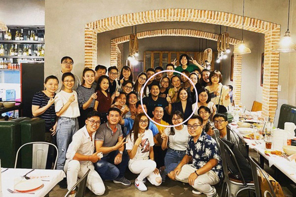 Phillip Nguyễn đưa Linh Rin tậu đồ hiệu rồi lái xe hóng mát: Đúng trend đi con Mẹc dạo Hồ Tây nhưng phiên bản siêu xế!-7