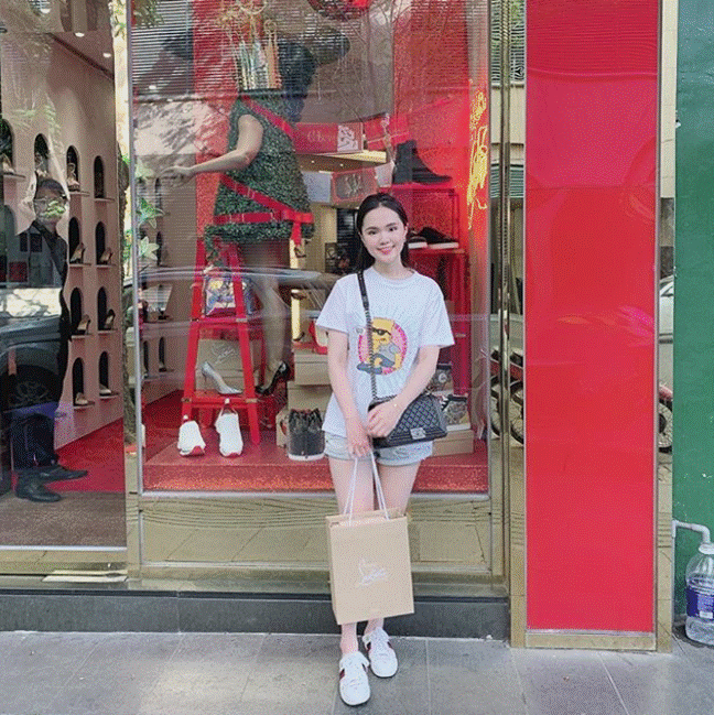 Vừa tiết lộ doanh thu 1 tháng gần 2 tỷ, bà bầu 9X Quỳnh Anh - vợ cầu thủ Duy Mạnh đã mạnh tay sắm cả núi đồ hiệu, ước tính giá trị không dưới trăm triệu-8