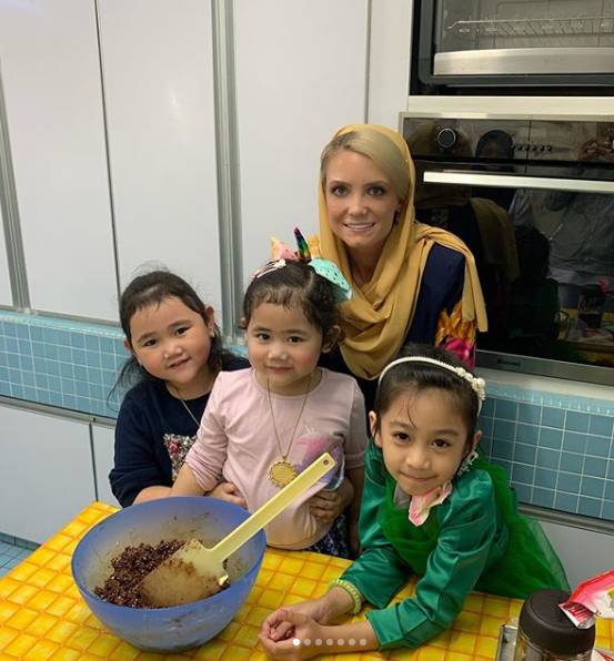 Từng bị phản đối vì quá khác biệt, nàng dâu ngoại quốc của hoàng gia Malaysia có cuộc sống thay đổi hoàn toàn sau 1 năm kết hôn với Thái tử-4