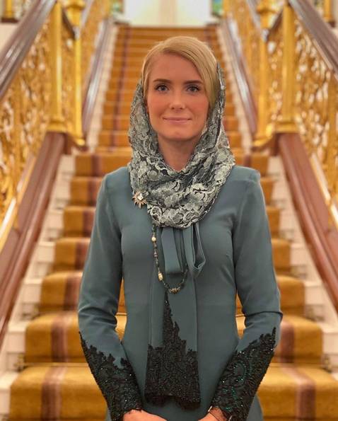 Từng bị phản đối vì quá khác biệt, nàng dâu ngoại quốc của hoàng gia Malaysia có cuộc sống thay đổi hoàn toàn sau 1 năm kết hôn với Thái tử-8