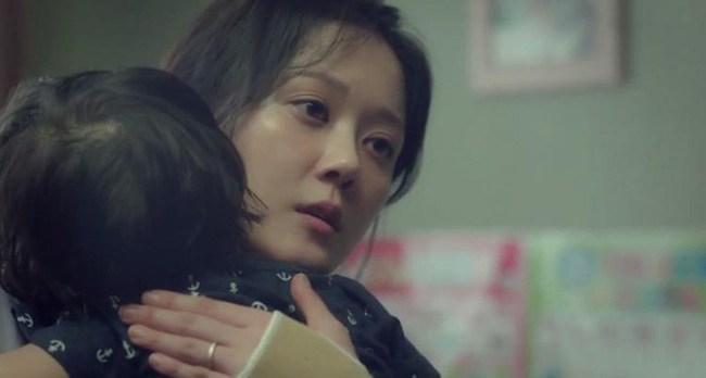 Vừa đẻ 1 tháng mẹ chồng đòi ôm cháu qua ngủ cùng, tôi nói câu này rồi bế lại con-2