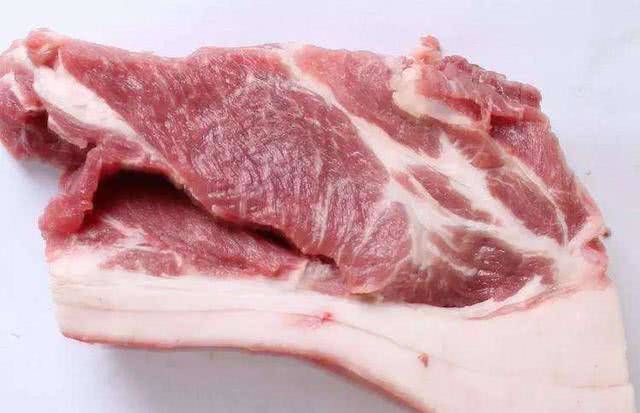 Mua thịt lợn thấy 3 dấu hiệu này chị em tuyệt đối tránh, có cho không cũng đừng mang về-2