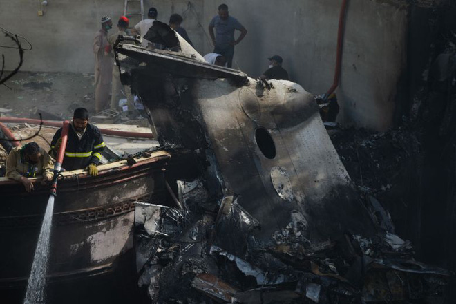 Người đàn ông may mắn thoát chết trong vụ rơi máy bay Pakistan vì lỗi hệ thống đặt vé online-1