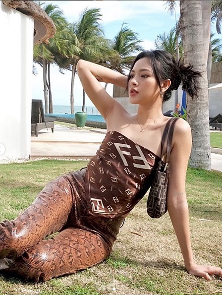 Người tình tin đồn Gil Lê diện 2 style đối lập: Chi Pu lả lơi - Hoàng Thùy Linh kín đáo-6