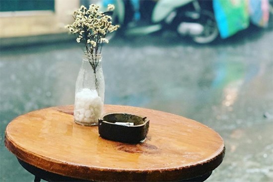 Cô gái quán bia nhắn tin thách thức, vợ trẻ làm điều dại dột