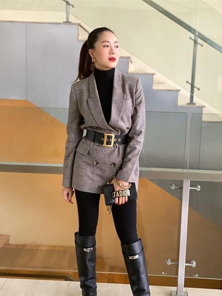 Ngoài đời khác hẳn trên phim: Khó nhận ra Hồng Diễm Hoa Hồng Trên Ngực Trái với style sang chảnh hết nút, sở hữu cả loạt đồ hiệu đắt đỏ-12