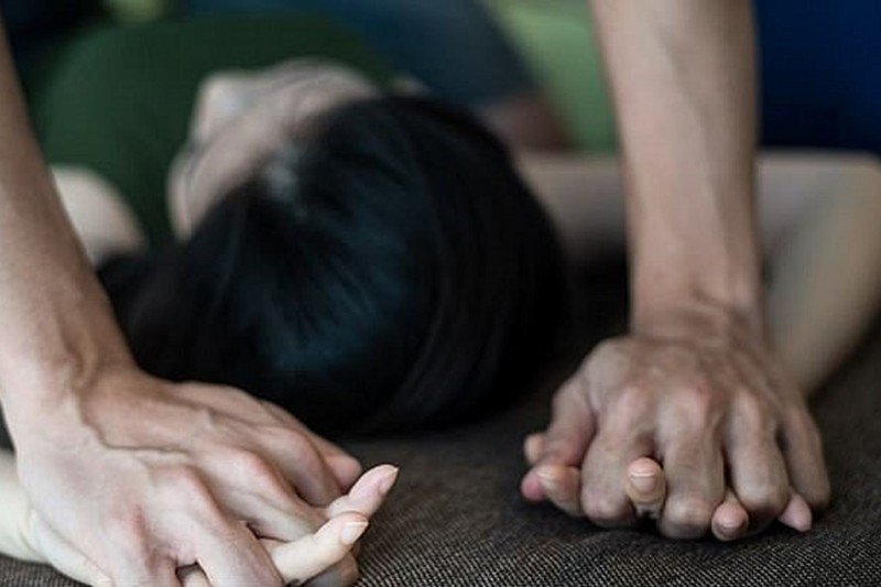 Lần mò lên giường cưỡng hiếp chủ nhà sau khi cuỗm tài sản, 4 tên trộm biến thái trả giá-4