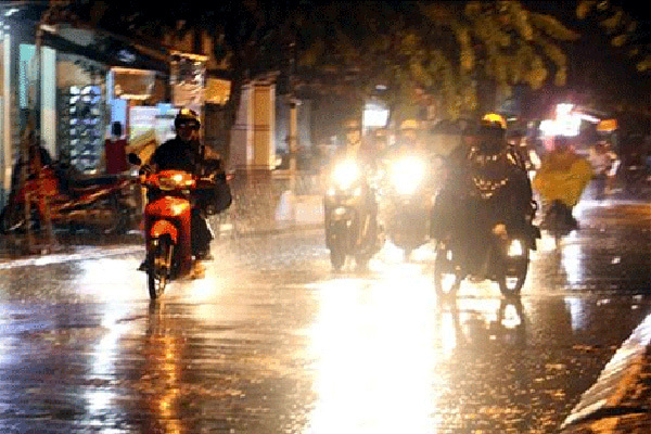 Dự báo thời tiết ngày 24/5: Miền Bắc có mưa, miền Trung nắng gay gắt-1