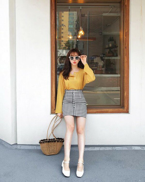 Về thăm ba, Thuý Vi diện váy dài kín chân, cách chọn màu đã cộng cho hotgirl cả vài tuổi-17