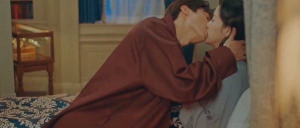 Cực hot tập 12 Quân vương bất diệt: Đỏ mặt cảnh hôn nóng bỏng của Lee Min Ho và Kim Go Eun ngay trên giường-2