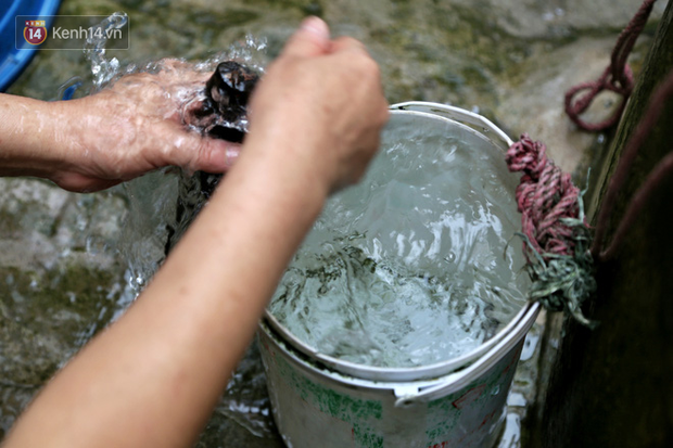 Lạ kỳ giếng cổ quanh năm nước trong xanh, mát lạnh giữa lòng Hà Nội: Những cụ cao tuổi nhất cũng không biết giếng có từ bao giờ”-7