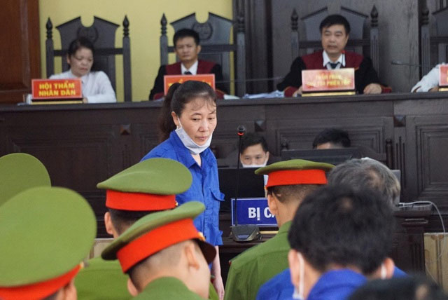 Xét xử gian lận thi cử tại Sơn La: Tranh cãi nảy lửa giữa cựu giám đốc sở và cấp dưới-2