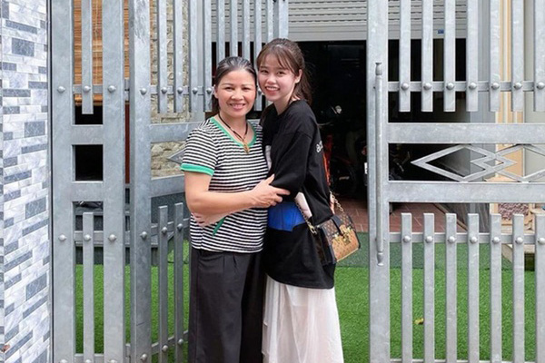 Lần đầu tiên Nhật Lê và Huỳnh Anh cùng biểu cảm một cảm xúc với Quang Hải trên mạng xã hội-3