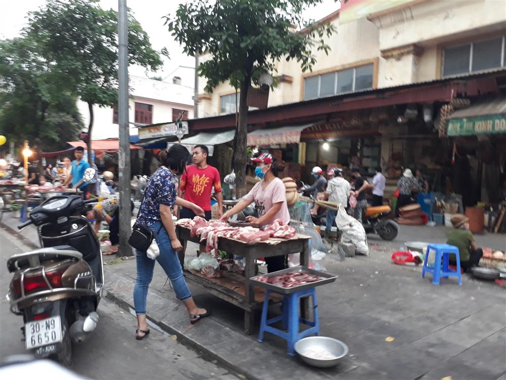 Chủ Nhật ngày 24/5: Giá thịt lợn móc hàm bật tăng 130 ngàn đồng/kg, tiểu thương không dám tăng giá vì sức mua giảm rất mạnh-1