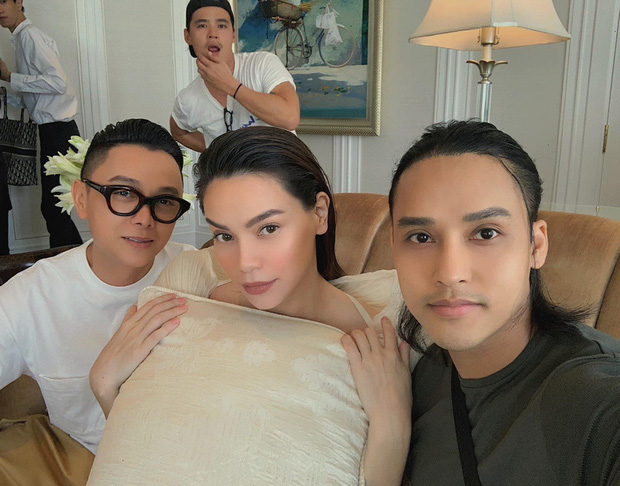 Hà Hồ rạng rỡ lộ diện bên Kim Lý ở tháng thứ 3 song thai, kiên quyết giấu bụng bằng cách quen-3