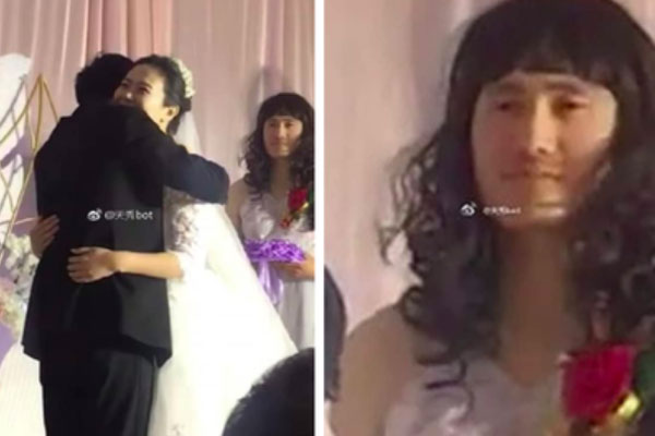 Phù dâu bất ngờ chiếm spotlight khi cưỡng hôn chú rể trước đông đảo quan khách, cô dâu chỉ biết đứng hình giữa hôn lễ khiến dân mạng xót xa-3