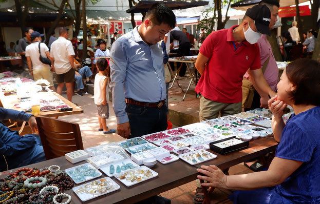 Phiên chợ triệu đô chuyên giao thương các loại đá quý giữa lòng Hà Nội-4