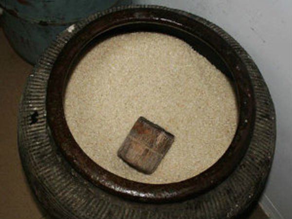 Tại sao nhà giàu không dùng thùng nhựa đựng gạo? Lý do khiến bạn bất ngờ-2