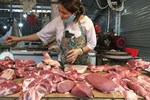 Giá thịt lợn bị thổi lên gần 300.000 đồng/kg, người dân sợ, tiểu thương khóc ròng-3