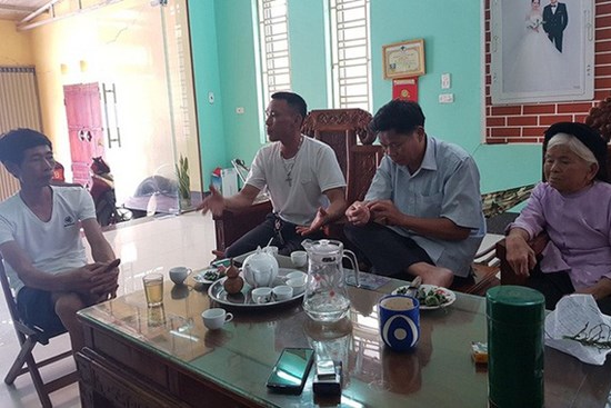 Em dâu chở chị chồng đâm vào thành cầu: chị chết, em đi tù