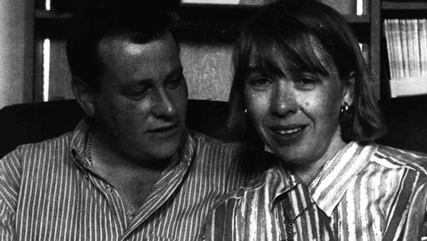 Bức ảnh chấn động: Mỉm cười bên con gái sơ sinh, người phụ nữ không ngờ chồng lại vô ý giao đứa trẻ cho kẻ bắt cóc ngay sau đó-2