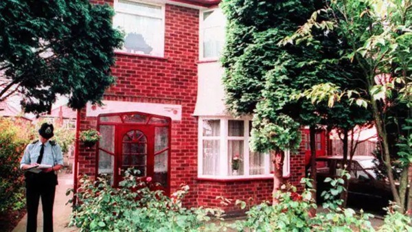 Bức ảnh chấn động: Mỉm cười bên con gái sơ sinh, người phụ nữ không ngờ chồng lại vô ý giao đứa trẻ cho kẻ bắt cóc ngay sau đó-4