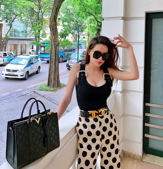 Khối tài sản của hội mỹ nhân Vbiz sinh con năm Chuột vàng: Ở nhà sang đi xế xịn, choáng nhất nữ ca sĩ chi 21 tỷ mua trang sức-6